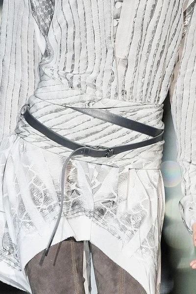 Look 16